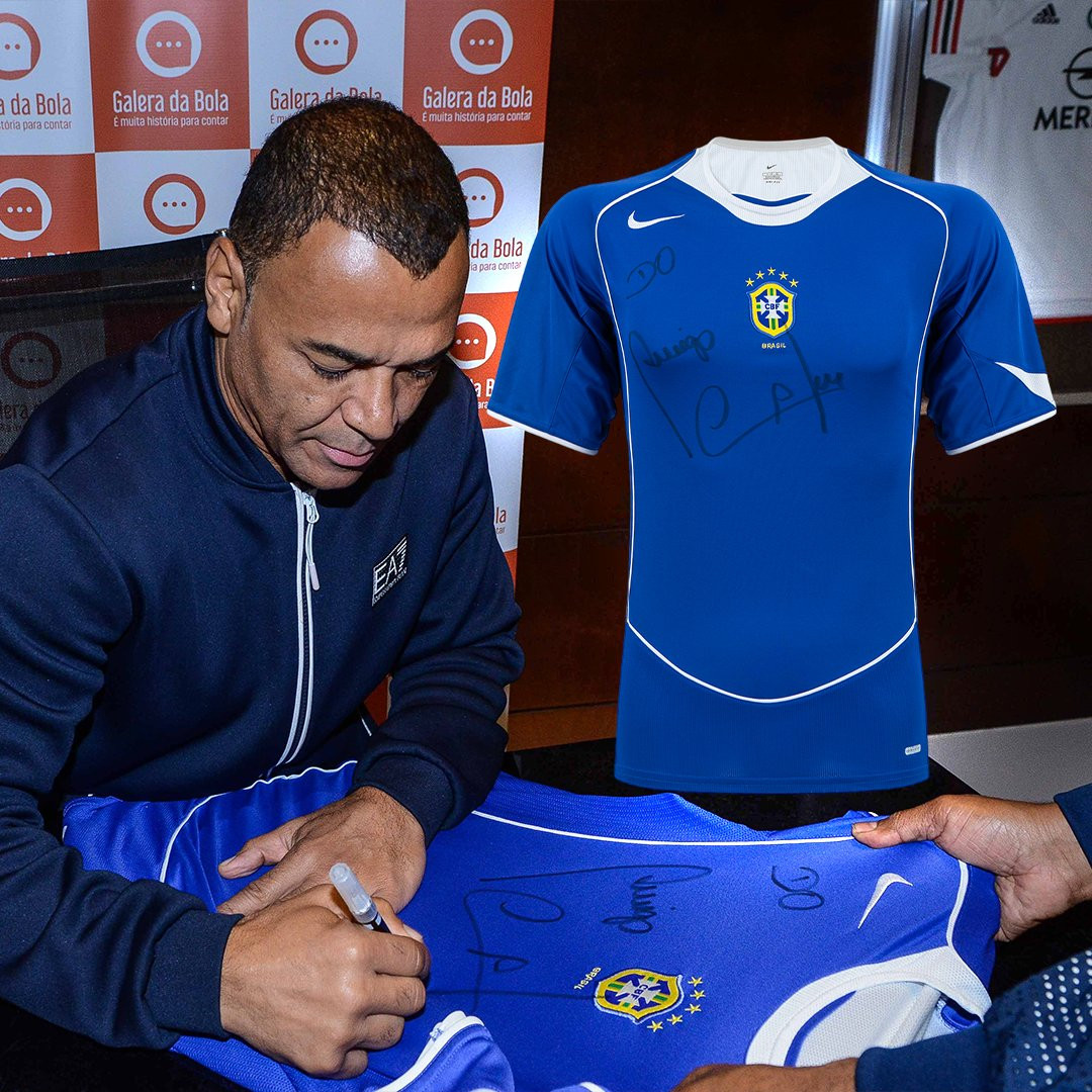 Camisa Brasil II 2004/2006 - Cafu - Autografada