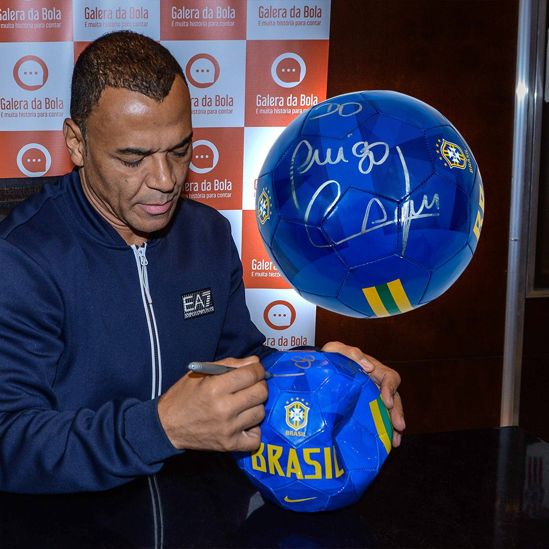 Bola CBF - Cafu- Autografada