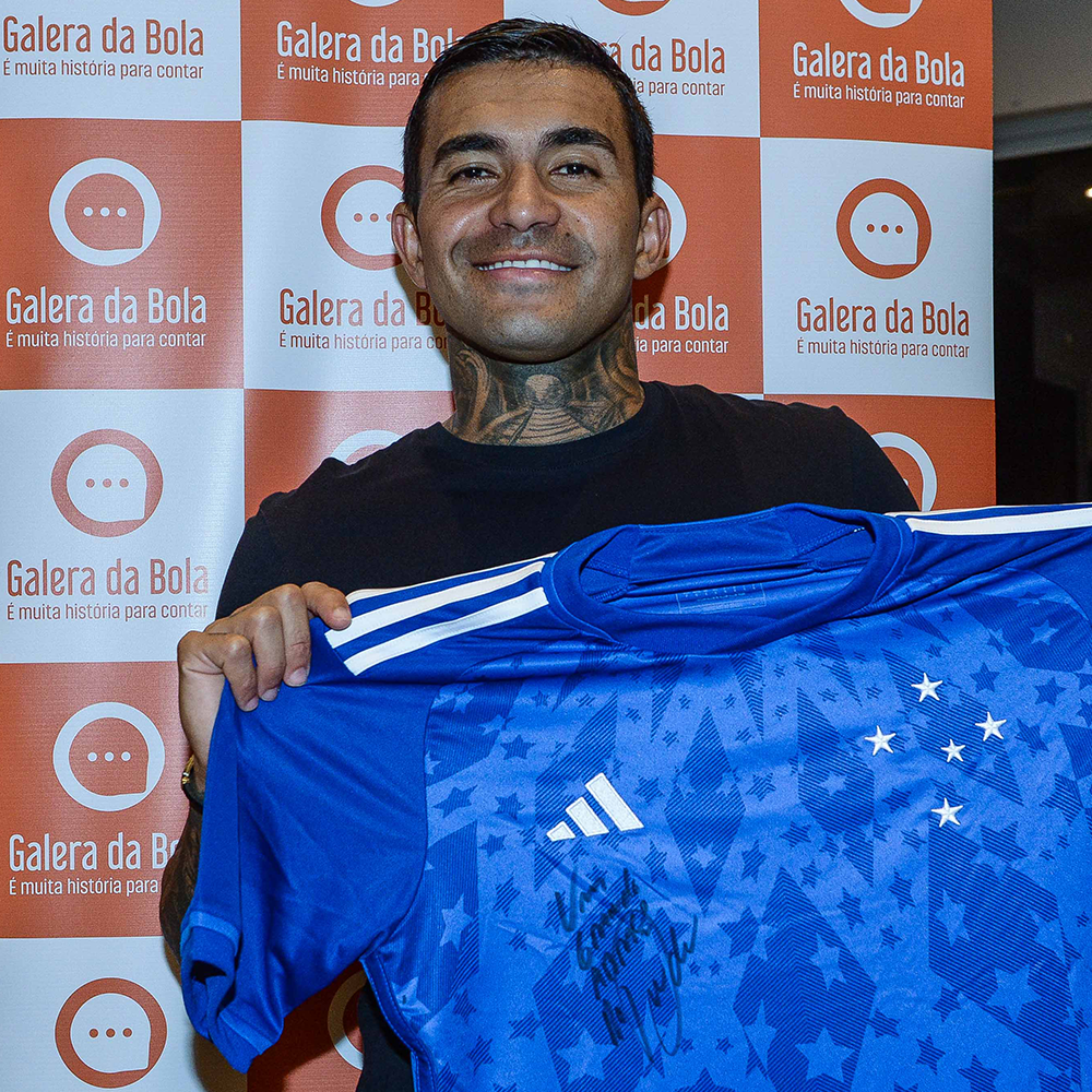 Camisa Cruzeiro I autografada pelo Dudu