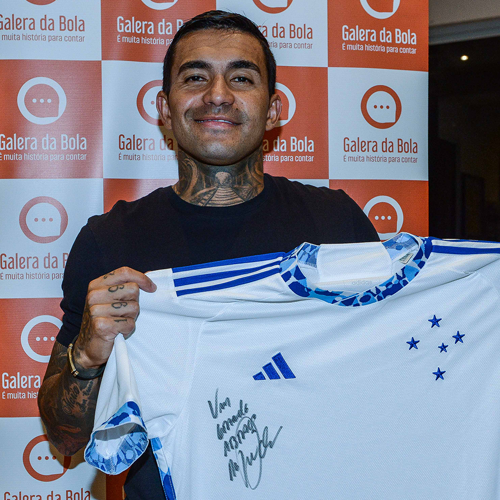 Camisa Cruzeiro II autografada pelo Dudu