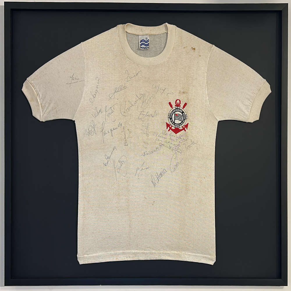 Camisa Corinthians - Emoldurada Autografada Sócrates e elenco