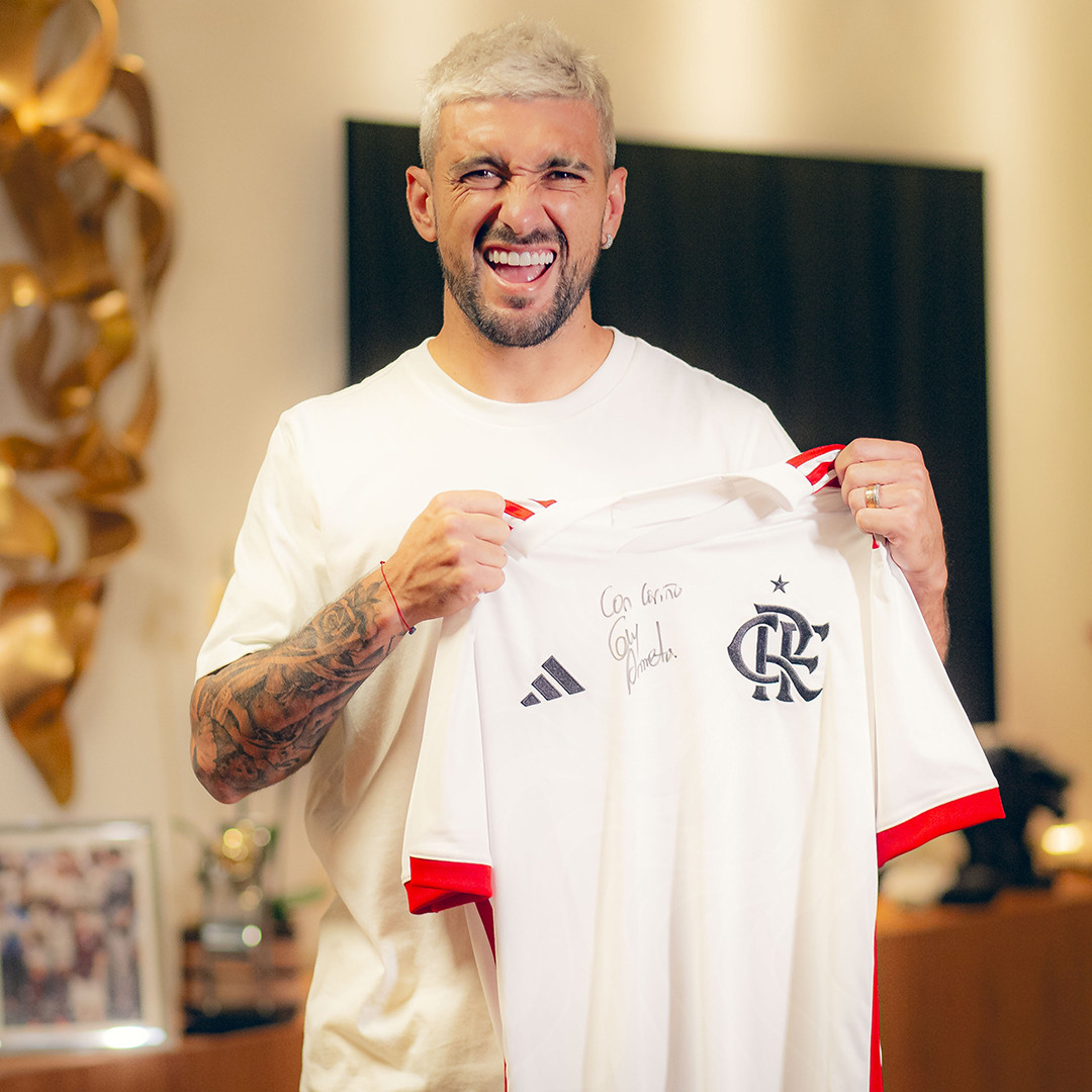 Pré-venda Manto Flamengo II autografada pelo Arrascaeta com dedicatória em seu nome + foto