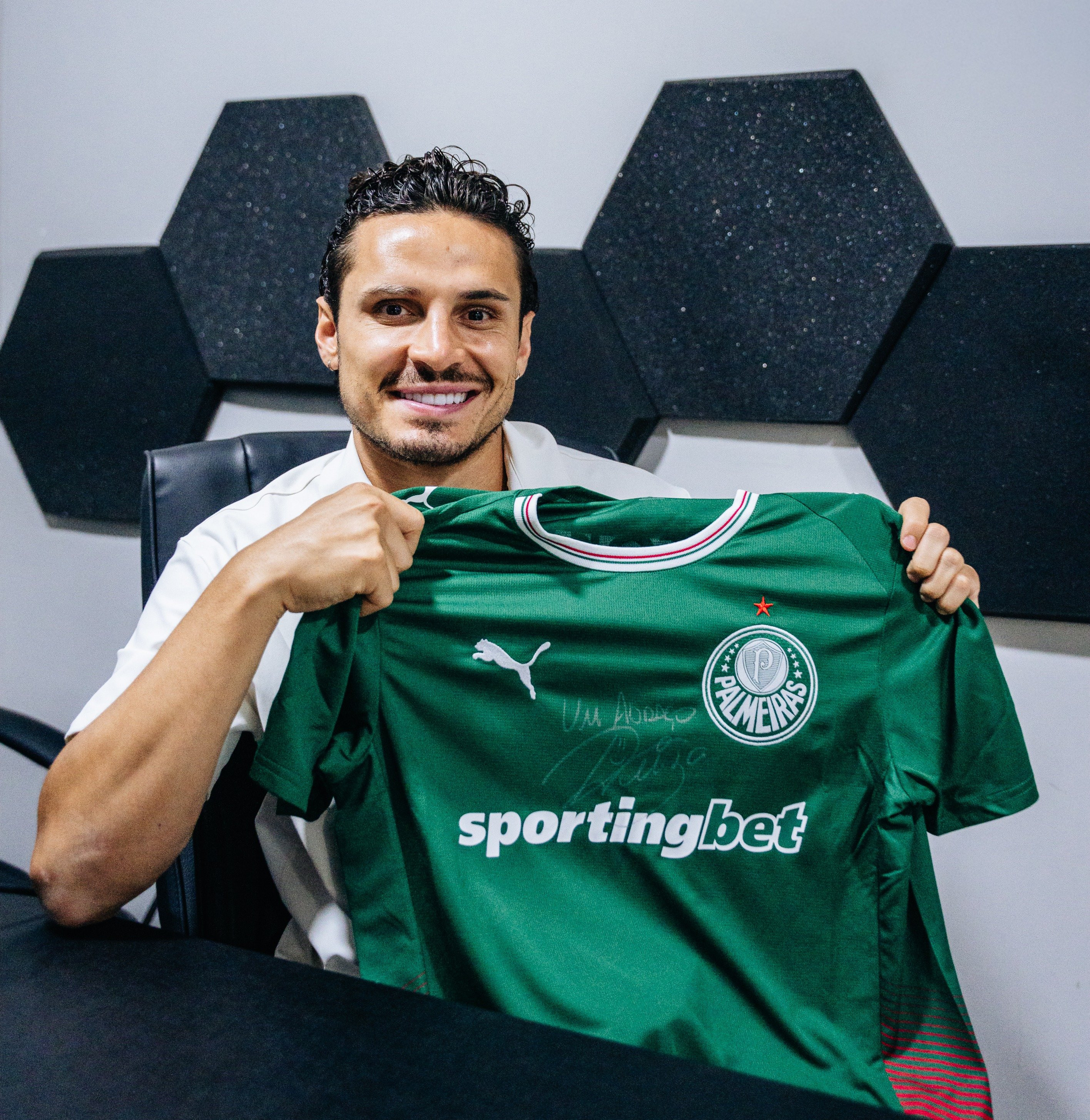 Camisa Palmeiras I 2026 Autografada por Raphael Veiga – Pré-venda