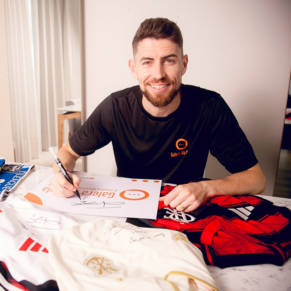 Seu item autografado com dedicatória do Jorginho + foto + vídeo mensagem (opcional)