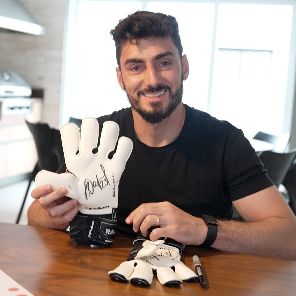 Luva Futebol Profissional autografada pelo Rafael
