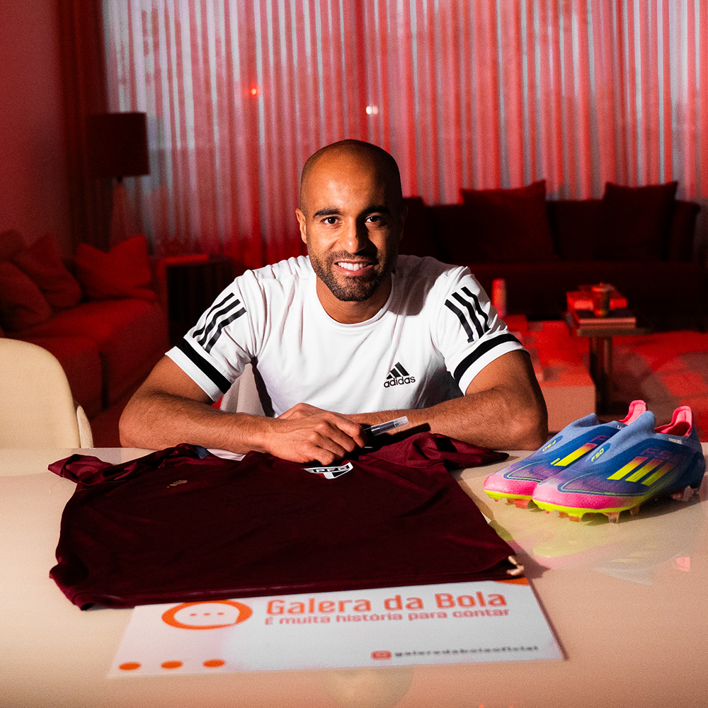 Seu item autografado com dedicatória do Lucas + foto + vídeo mensagem (opcional)