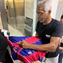 Camisa Barcelona 1992 Home autografada pelo Romário