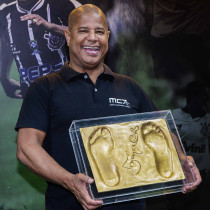 Escultura nº 1 d os pés - Marcelinho Carioca + Entrega presencial