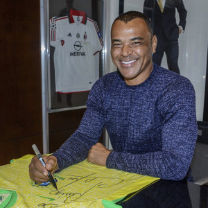 Pré-venda Camisa Brasil I 2024 autografada pelo Cafu com dedicatória em seu nome + foto