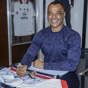 Pré-venda Camisa São Paulo Bi Mundial  autografada pelo Cafu com dedicatória em seu nome + foto