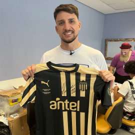 Camisa Penarol 1900-2021 ¨La História Continua - Autografada - Piquerez