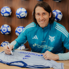 Pré-venda — Camisa de Goleiro do Cruzeiro infantil autografada pelo Cássio, com dedicatória + vídeo (opcional)