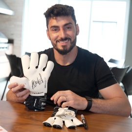 Seu item autografado com dedicatória do Rafael 