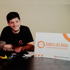 Seu item autografado com dedicatória do Garro + foto + vídeo mensagem (opcional)
